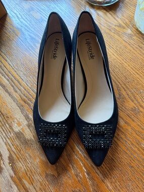 Life Stride Black Embellished Pointed Toe Flats